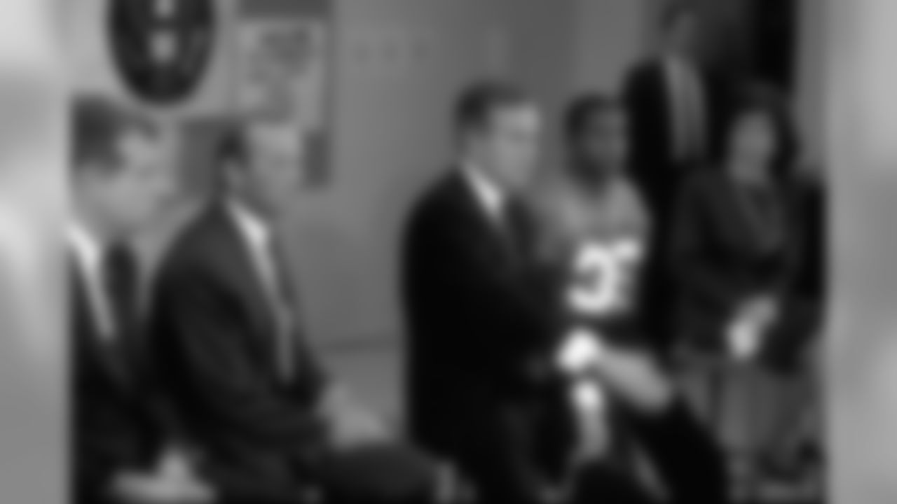 Owner Pat Bowlen and running back Tony Dorsett meet with President George Bush in December 1989.