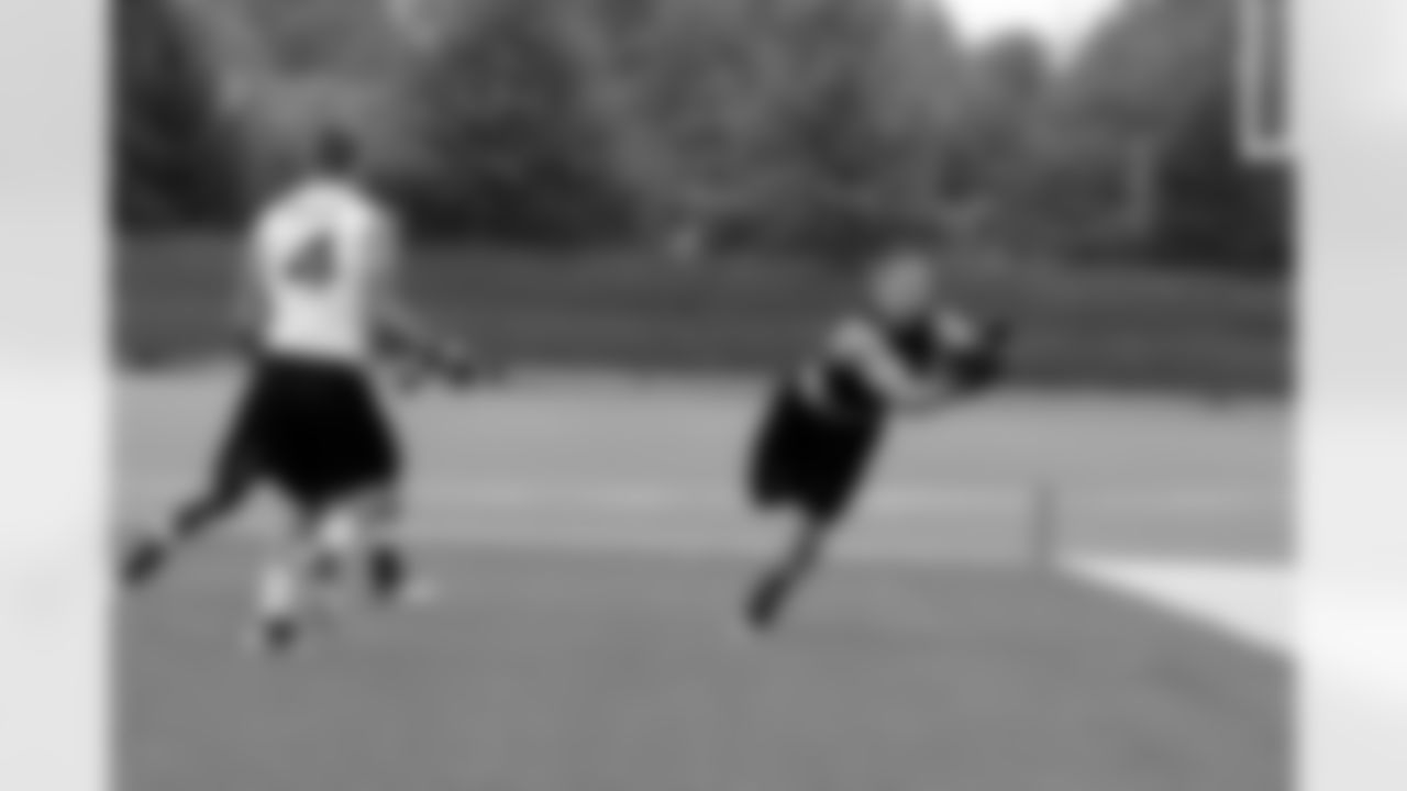 Chad Reffel makes a diving touchdown grab against the Raiders in single-elimination play.