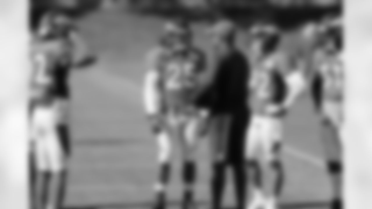 Secondary Coach Ron Milus talks to the cornerbacks.
