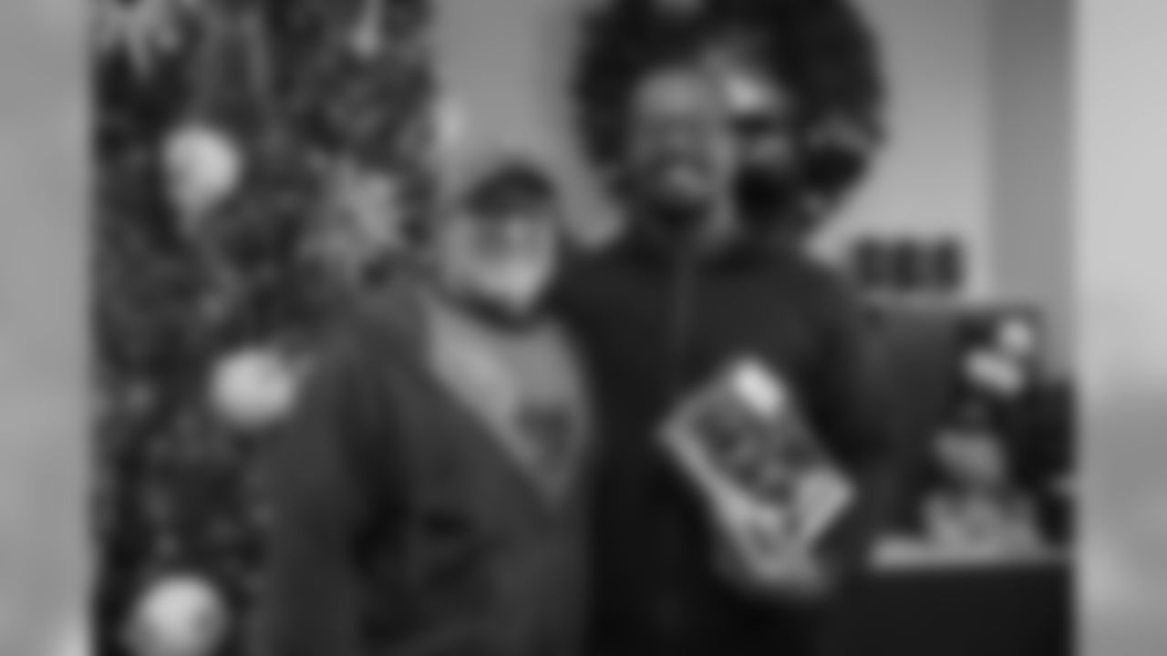 Von Miller takes photos with fans to help encourage donations at a toy drive for Boys & Girls Clubs of Metro Denver for the holidays on December 23, 2019. (Photo by Ben Swanson)