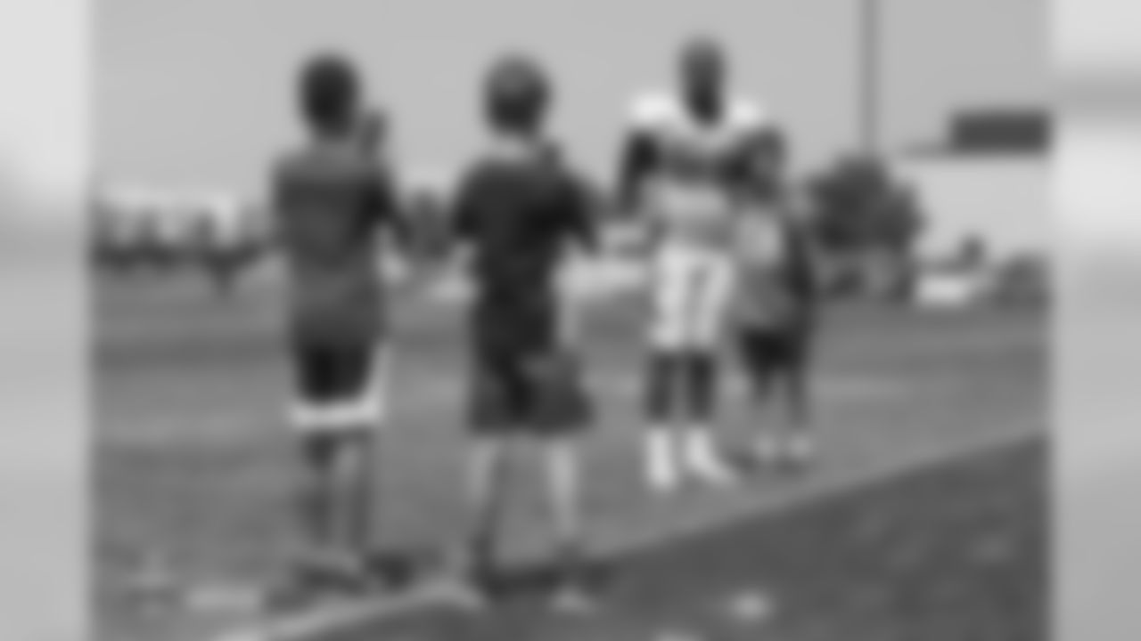 Outside linebacker Von Miller (58) takes a photo with a young fan during a training camp practice with the Chicago Bears at UCHealth Training Center on Aug. 15, 2018.