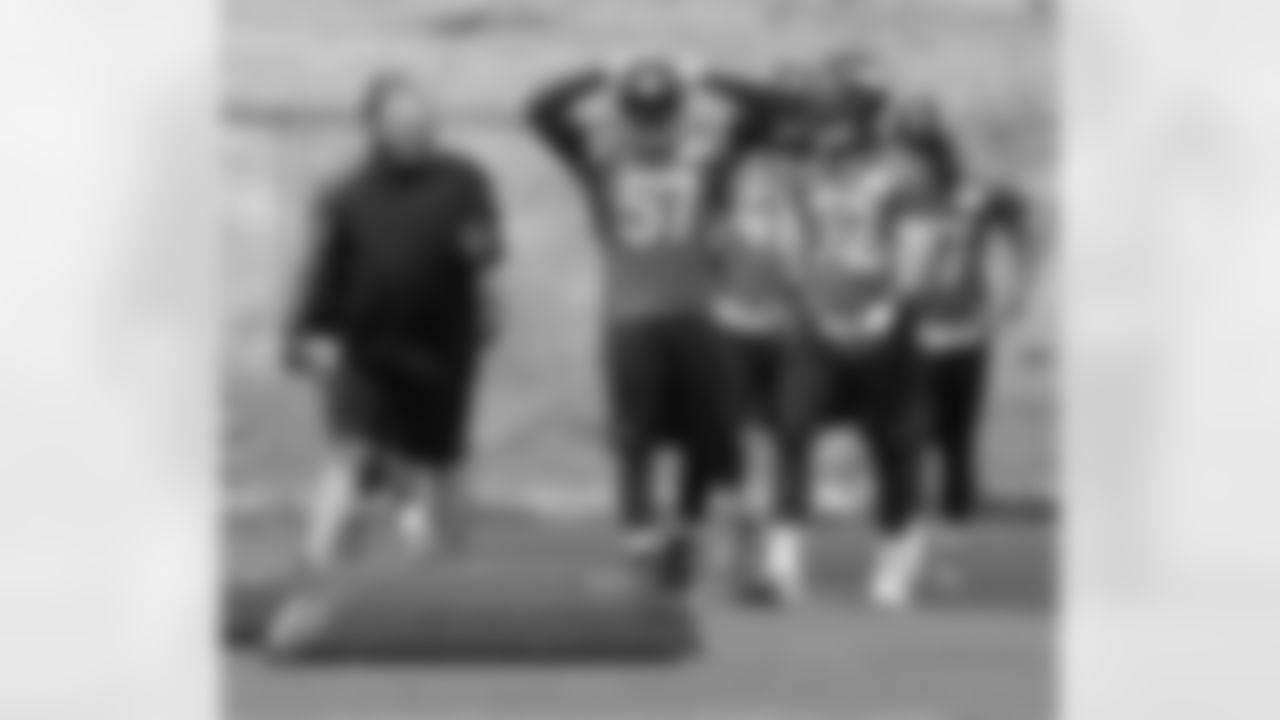 Linebackers Coach Richard Smith