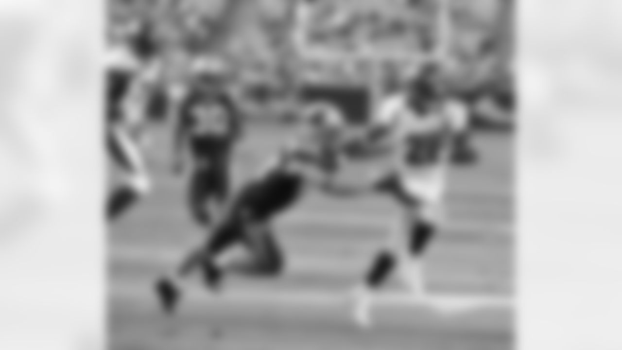 RB Ronnie Hillman stiff arms a defender en route to his first NFL touchdown.