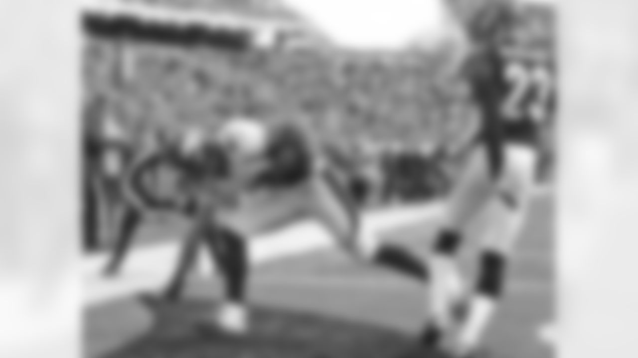 Decker stays on his feet after elevating for the touchdown catch.