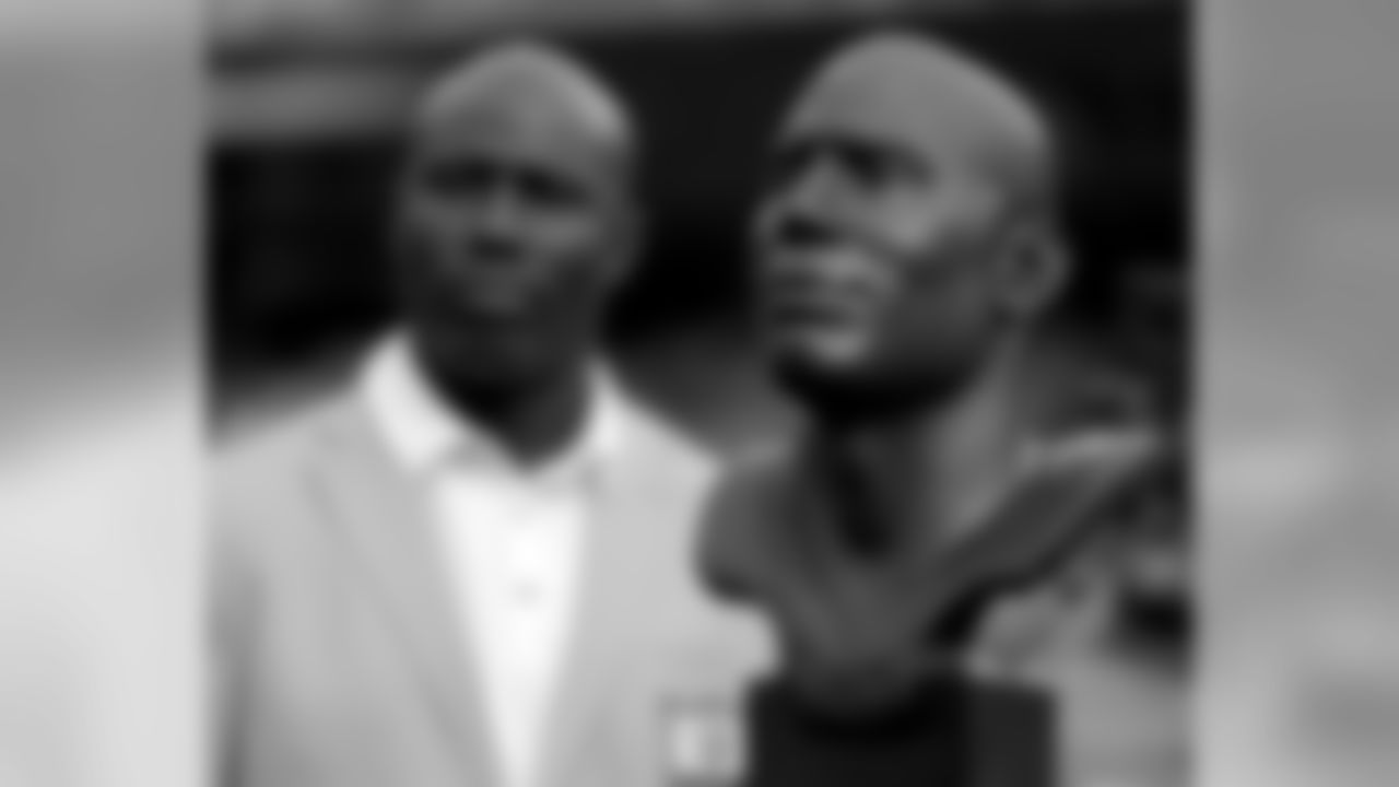 NFL Hall of Famer and former Denver Broncos running back Terrell Davis stands with his Hall of Fame bust prior to an NFL football game against the Cincinnati Bengals, Sunday, Nov. 19, 2017, in Denver. (AP Photo/Jack Dempsey)