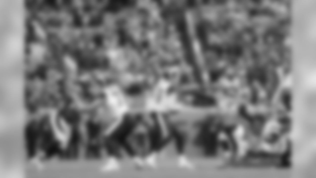 Shane Ray during the game against the Los Angeles Rams during the game at Broncos Stadium at Mile High in Denver, Colorado, October 14, 2018.
Photo by Gabriel Christus