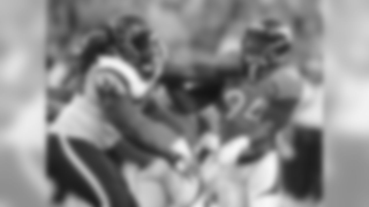 Denver Broncos defensive end DeMarcus Ware (94) tries to get around Texans offensive lineman Derek Newton (75).