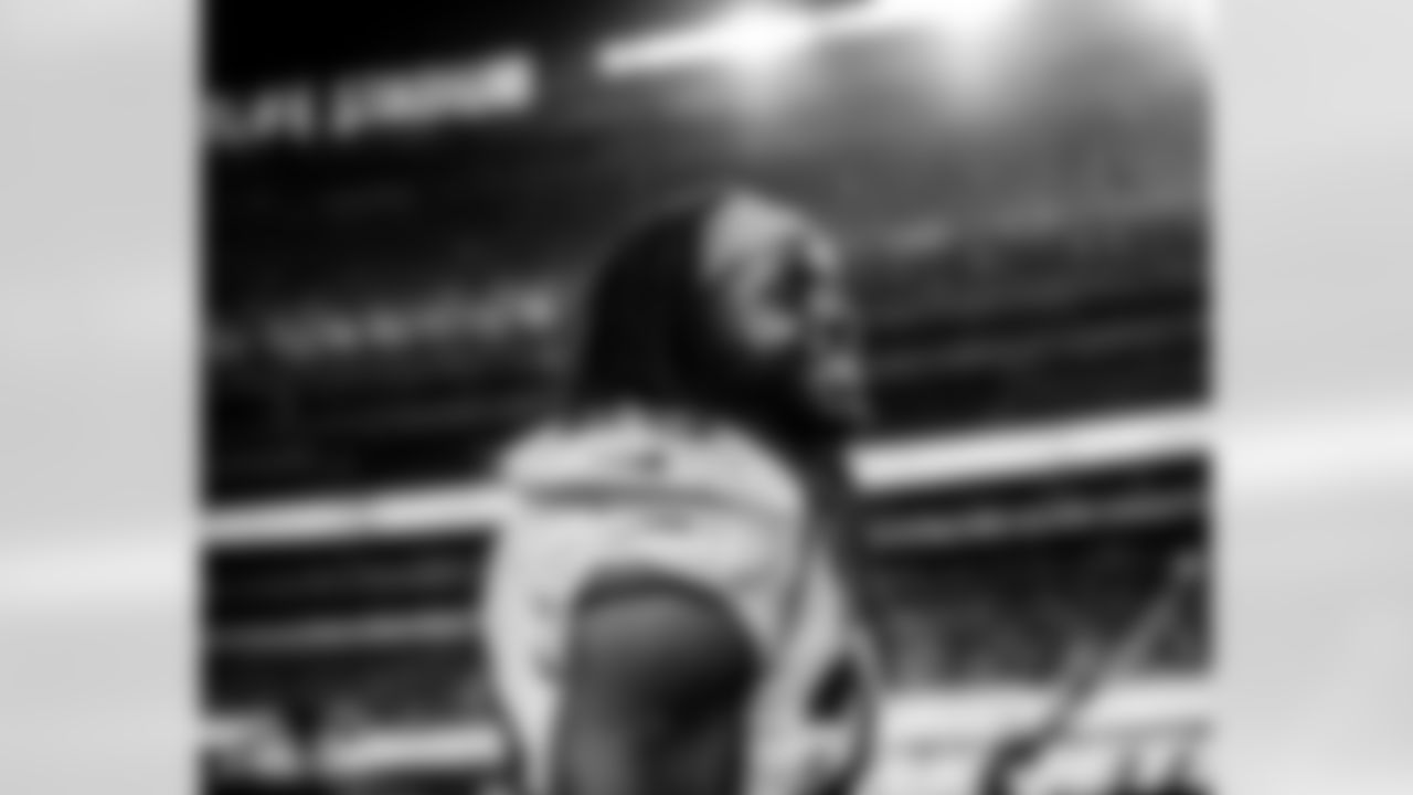 Melvin Gordon III smiles as he walks off the field after a 37-28 win in the Broncos' Week 4 game against the New York Jets at MetLife Stadium in East Rutherford, New Jersey on October 1, 2020. (Photo by Ben Swanson)