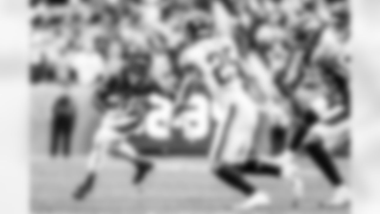 Denver Broncos running back Melvin Gordon III (25) during the NFL game against the Washington Football Team on Sunday, October 31, 2021 at Empower Field at Mile High in Denver, Colorado.
Photo by Gabriel Christus
