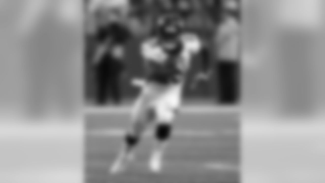 running back Ronnie Hillman (23)
