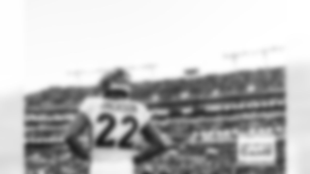Kareem Jackson on the sideline during the Broncos' Week 13 game against the Baltimore Ravens at M&T Bank Stadium in Baltimore, Maryland on December 4, 2022. (Photo by Ben Swanson)