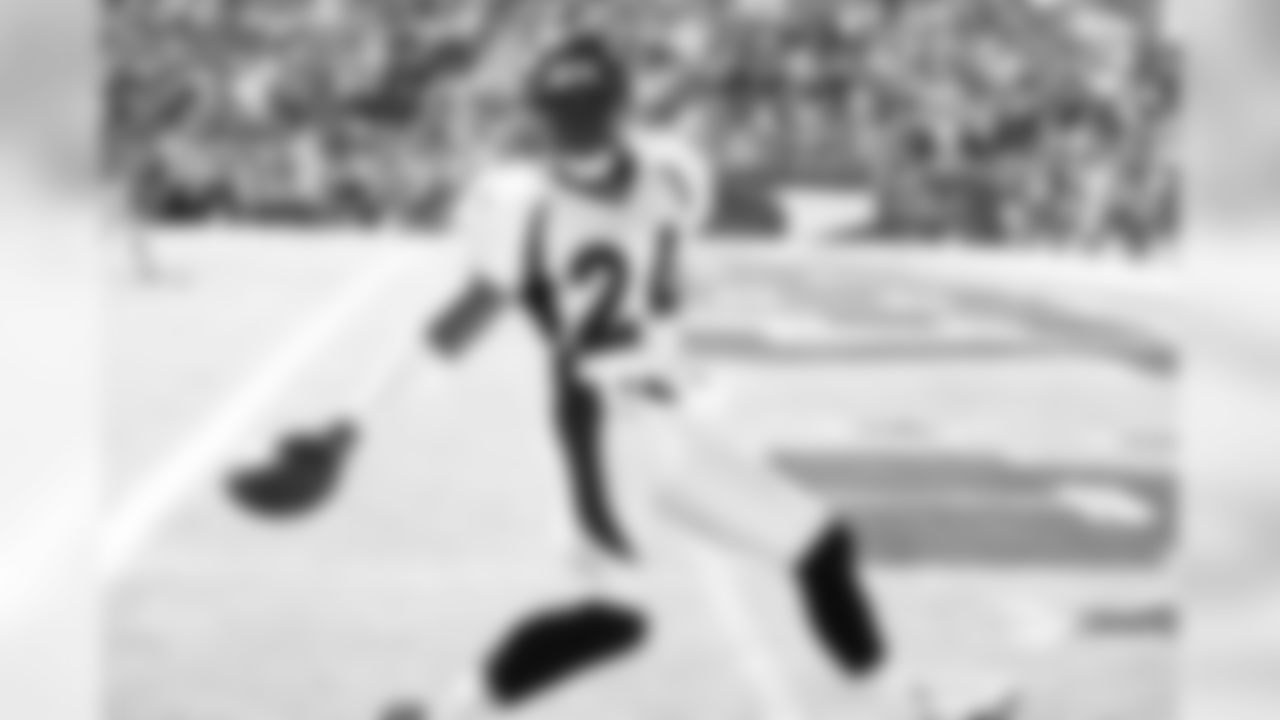 Deltha O'Neal (2000 NFL Draft - first round, 15th overall) celebrates returning a punt for a touchdown, though it would be called back after a penalty.