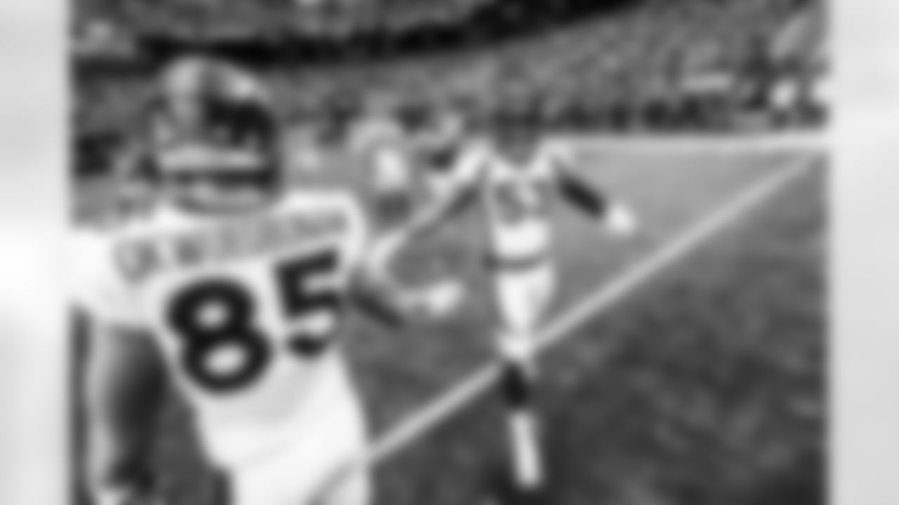 Albert Okwuegbunam and Jonathon Cooper before the Broncos' Week 16 game against the Las Vegas Raiders at Allegiant Stadium in Las Vegas, Nevada on December 26, 2021. (Photo by David Dermer)
