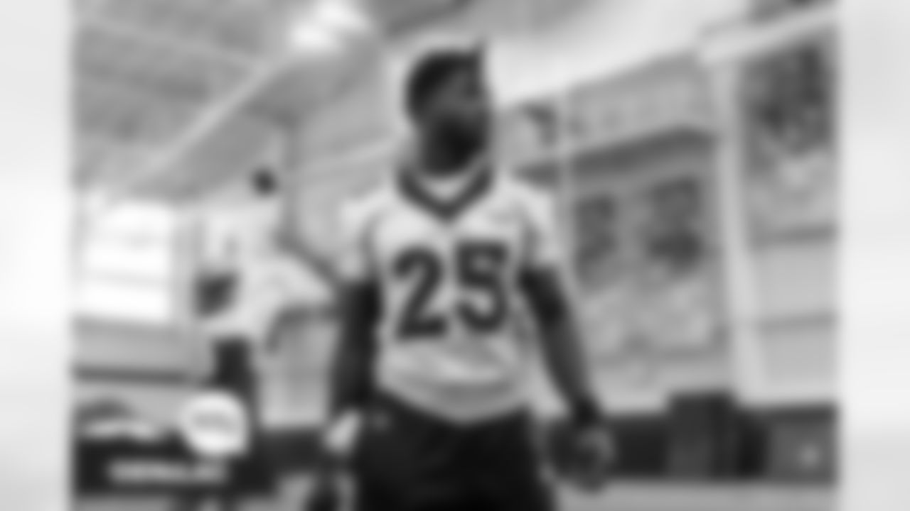 Melvin Gordon III at practice at UCHealth Training Center in Englewood, Colorado on December 29, 2021. (Photo by Ben Swanson)
