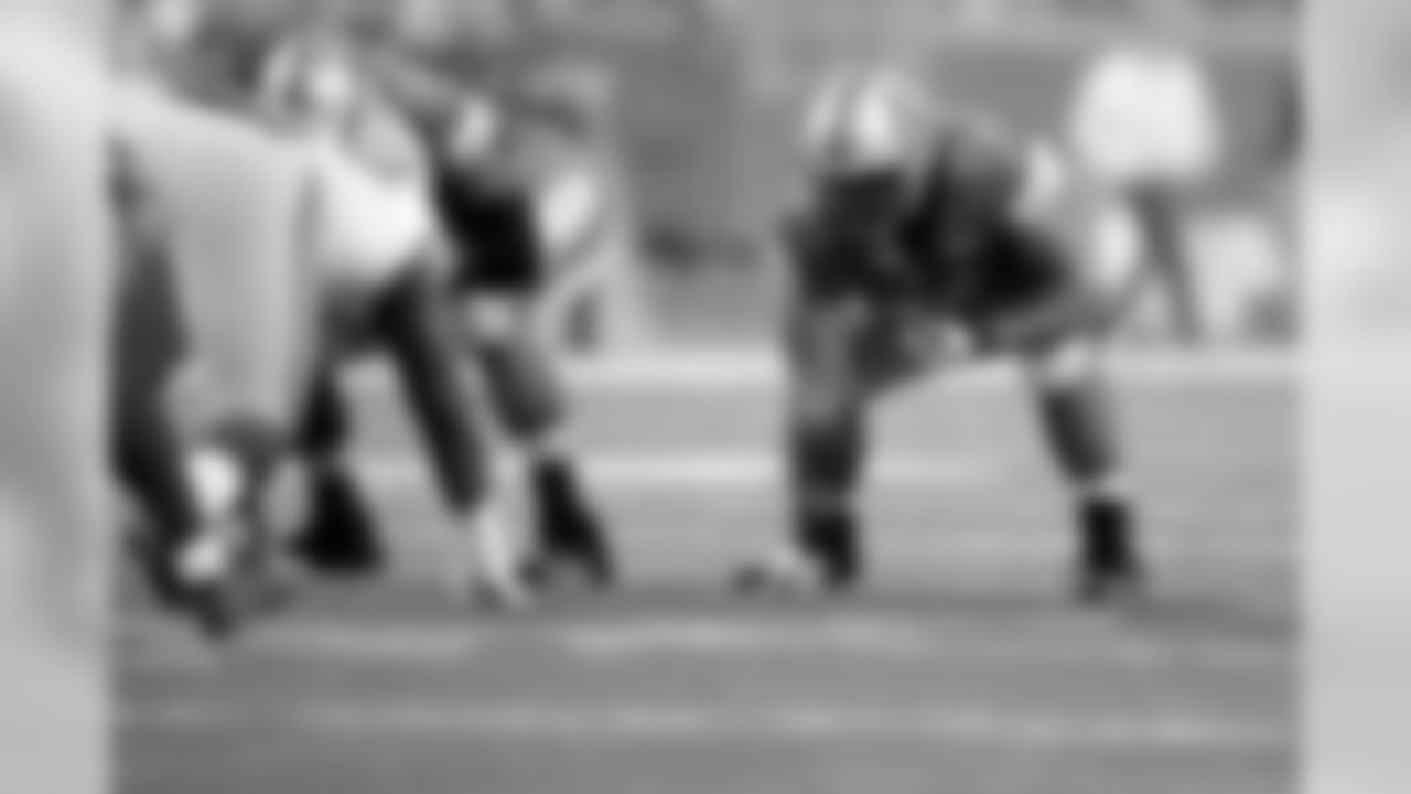 Last season saw Warford return to form after an up-and-down 2015 campaign. Befitting a 333-pounder, Warford is stronger as a road-grading run blocker than in pass protection. He's not the quickest guard, but he has sufficient quickness for his size, and has overcome some nagging injuries that cost him three games in each of the 2014 and 2015 seasons.