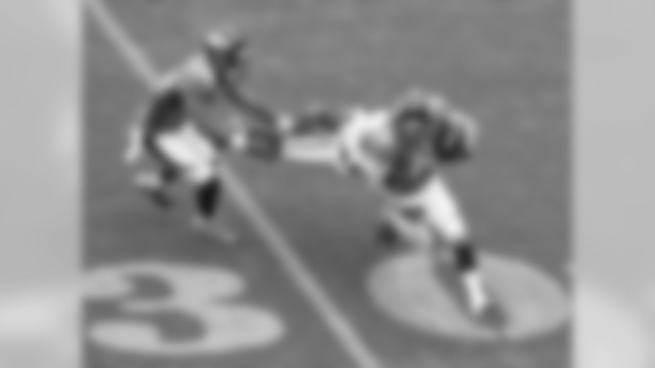 With help from a block by WR Demaryius Thomas, WR Brandon Stokley eludes a defender for yards after the catch.