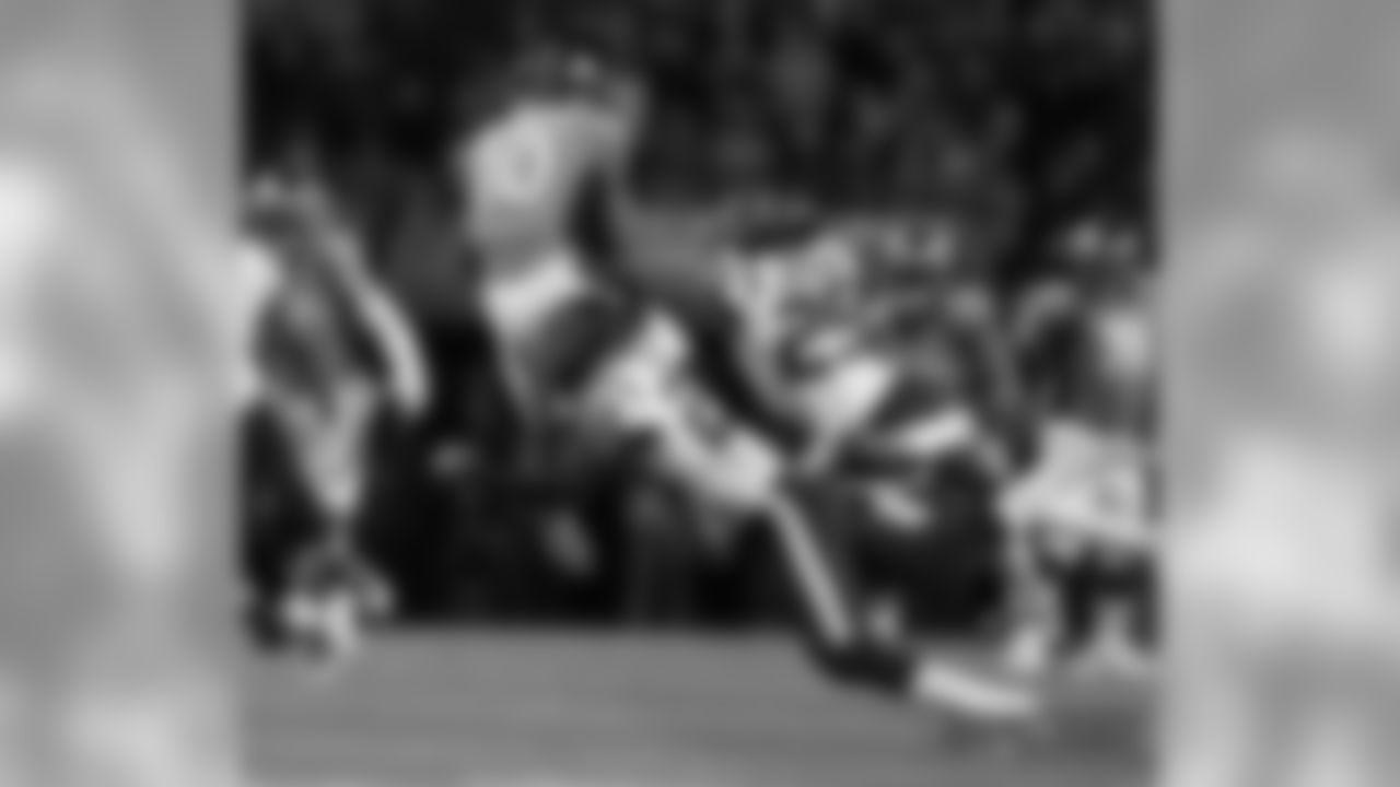 On fourth-and-8, Case Keenum and Emmanuel Sanders came up with a huge play to give the Broncos a shot at a game-winning field goal. Sanders came down with the 18-yard reception at the Houston 37-yard line.