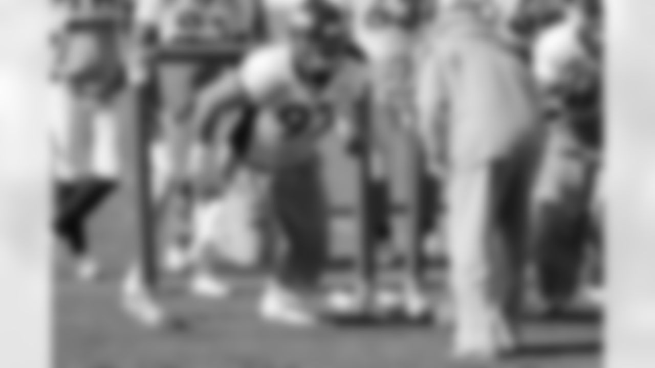 DT Justin Bannan breaks out of his stance.