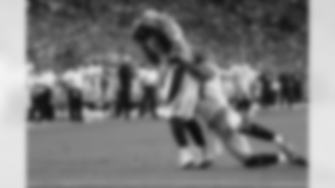McGahee hauls in a two-point conversion catch.