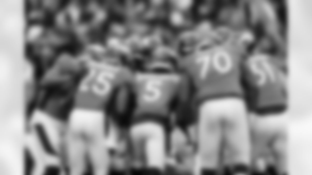 Teddy Bridgewater in the offensive huddle with Melvin Gordon III, Bobby Massie and others during the Broncos' Week 8 game against the Washington Football Team at Empower Field at Mile High in Denver, Colorado on October 31, 2021. (Photo by Gabriel Christus)