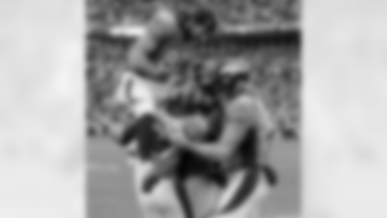 RB Knowshon Moreno gives Denver a 21-14 lead on a 14-yard touchdown reception.