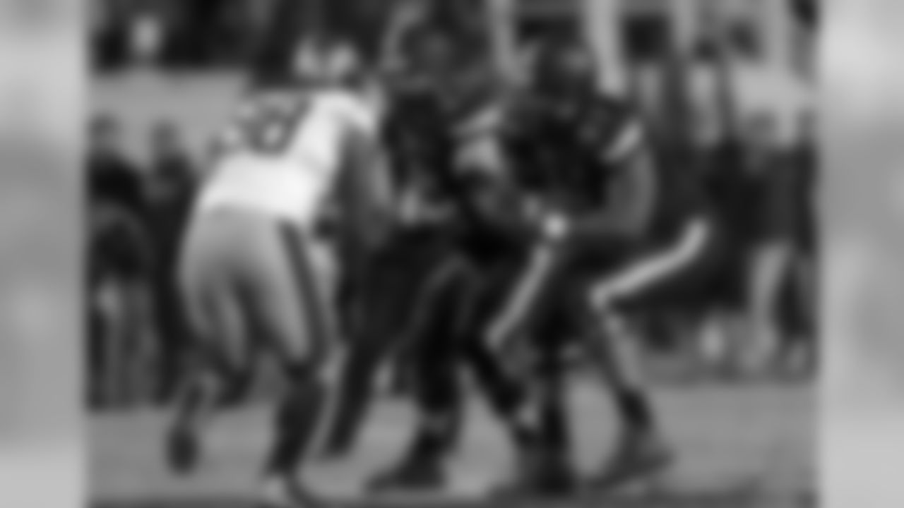 Duke lineman Laken Tomlinson (77) defend against North Carolina's pass rush.