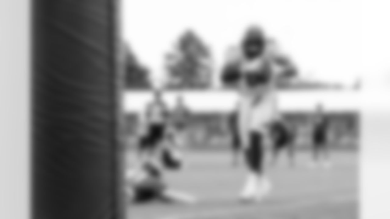 Noah Fant makes a touchdown catch during practice on Day 8 of training camp at UCHealth Training Center on August 6, 2021. (Photo by Ben Swanson)