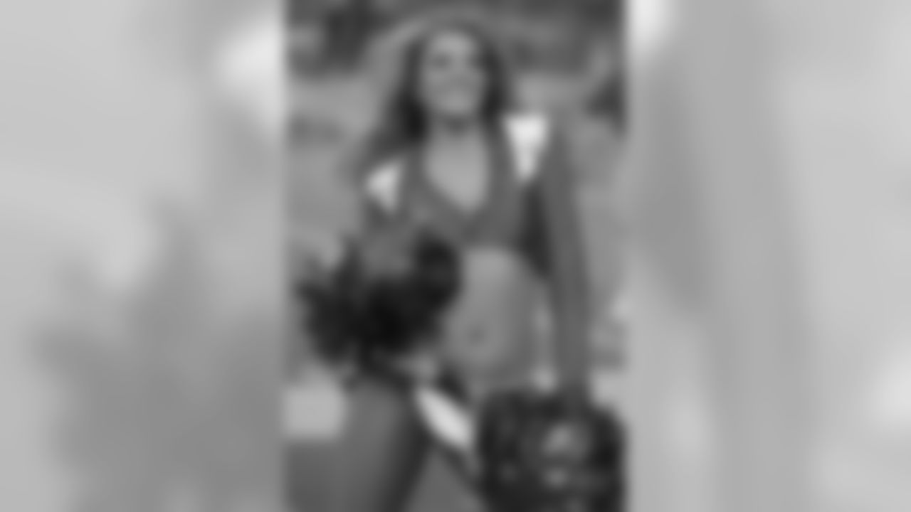 180819, CB, Denver Broncos, 2018 Emily, DBC, Cheerleaders DBC, Cheerleaders Photo By: Paul Cloud