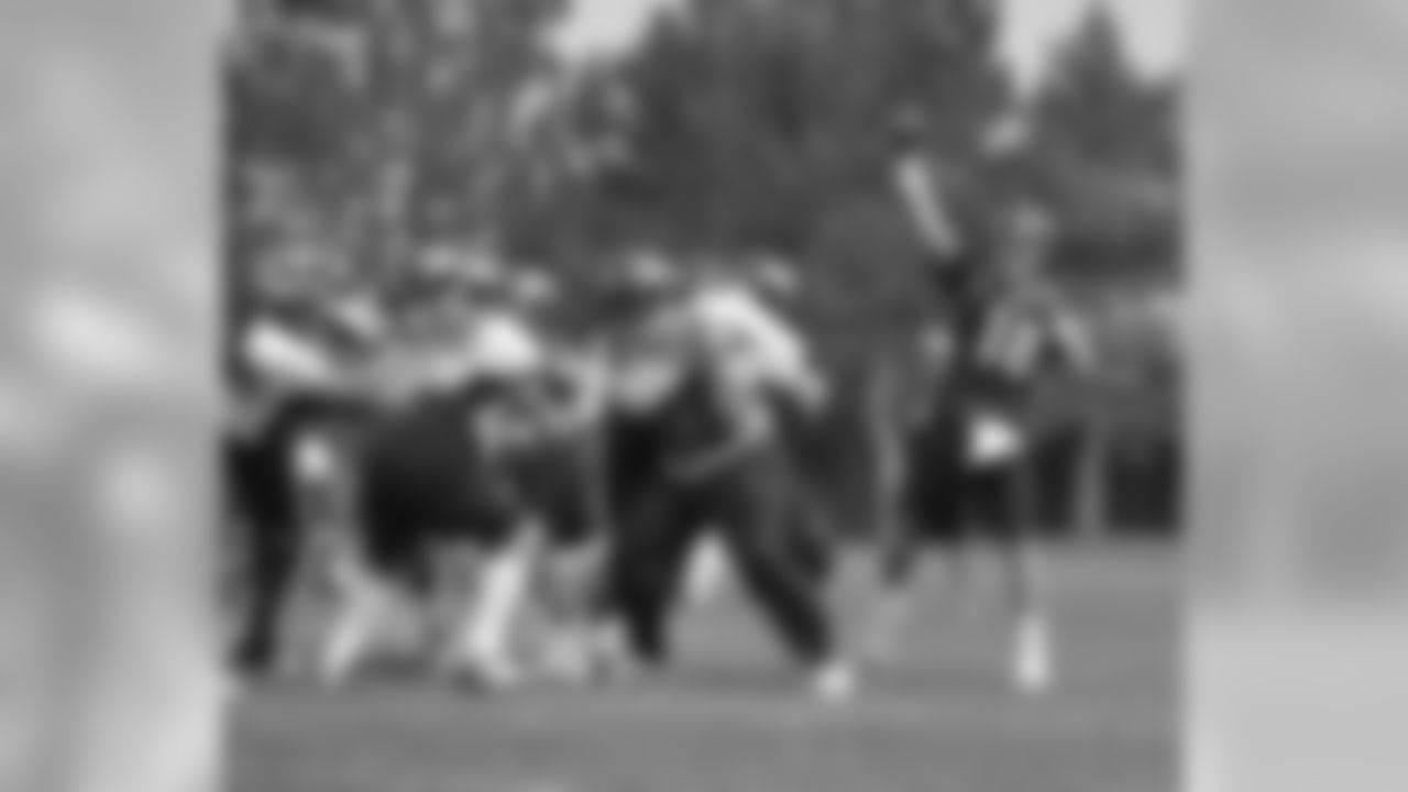 Manning fires a pass.