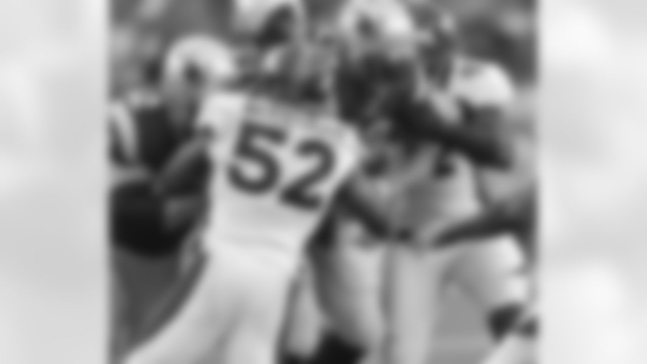 LB Wesley Woodyard and DE Elvis Dumervil converge on the New England ballcarrier.