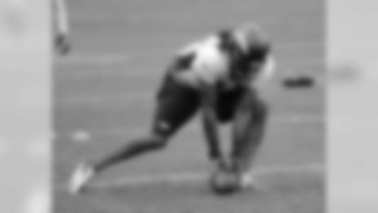 S David Bruton picks up a fumble.