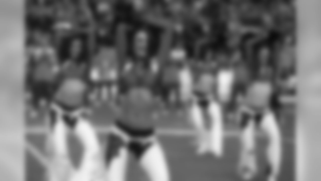 DBC, Cheerleaders, Nikki