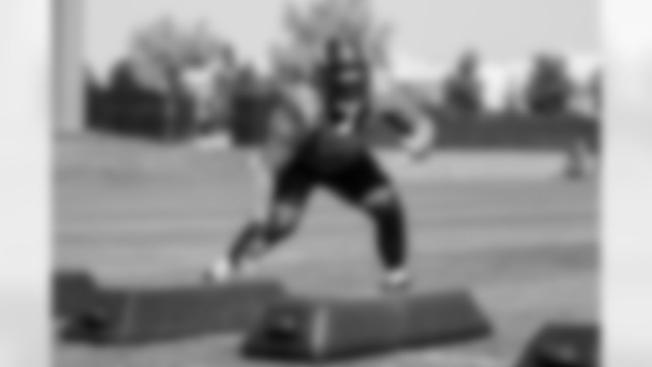 DeShawn Williams during practice on the 11th day of training camp at UCHealth Training Center on August 10, 2021. (Photo by Ben Swanson)