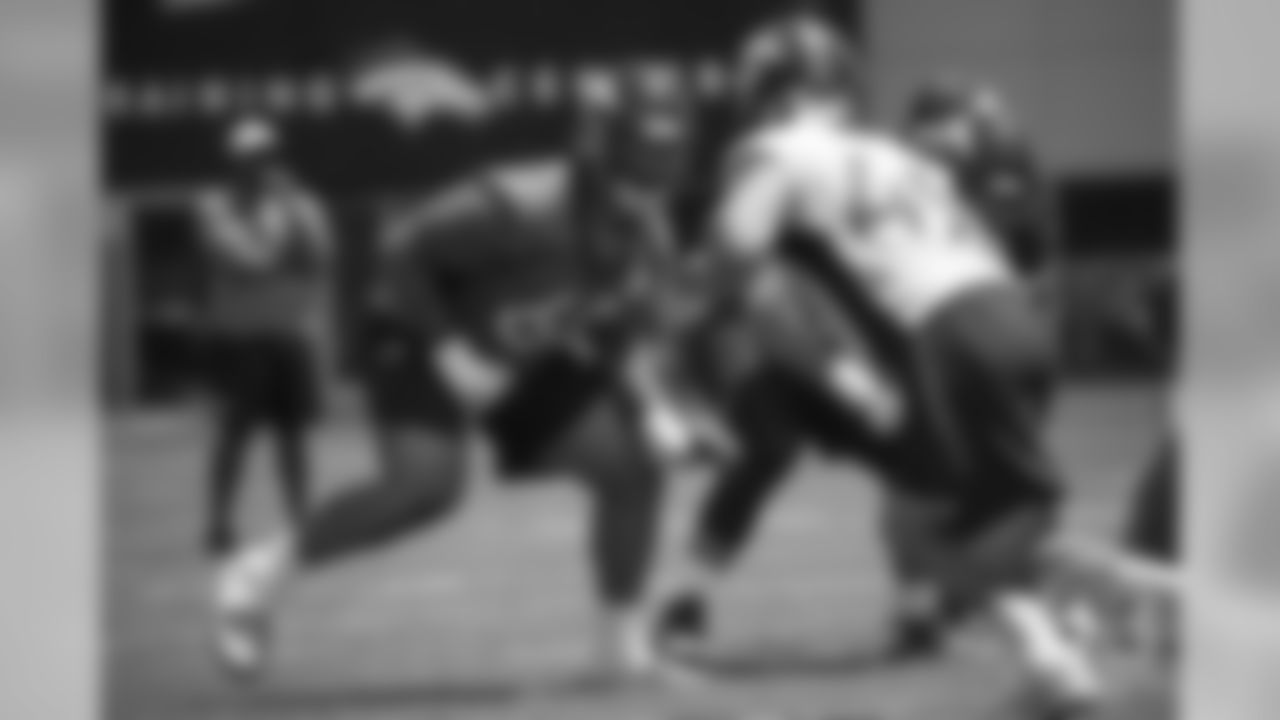 tackle Elijah Wilkinson (68) prepares to block linebacker Marcus Rush (49)