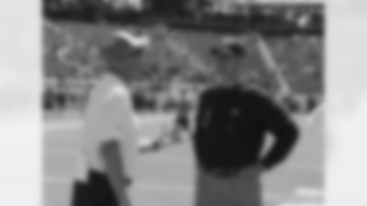 HC John Fox and 49ers HC Jim Harbaugh