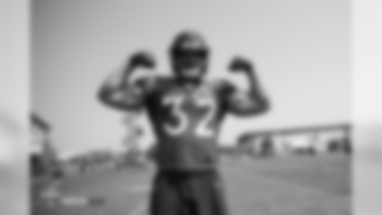 Andy Janovich flexes during training camp at UCHealth Training Center in Centennial, CO, August 16, 2018.
Photo by Gabriel Christus
