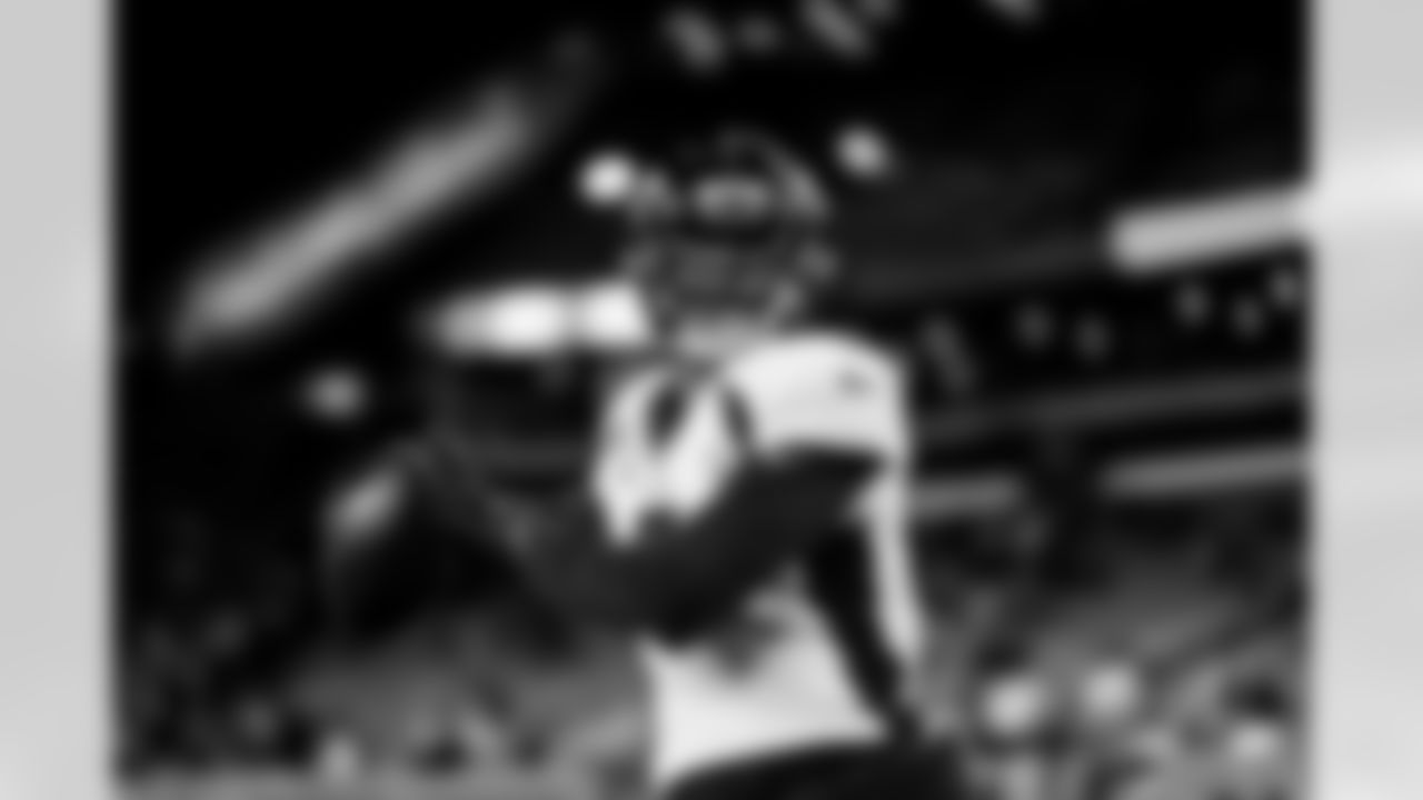 Teddy Bridgewater before the Broncos' Week 7 game against the Cleveland Browns at FirstEnergy Stadium in Cleveland, Ohio on October 21, 2021. (Photo by David Dermer)