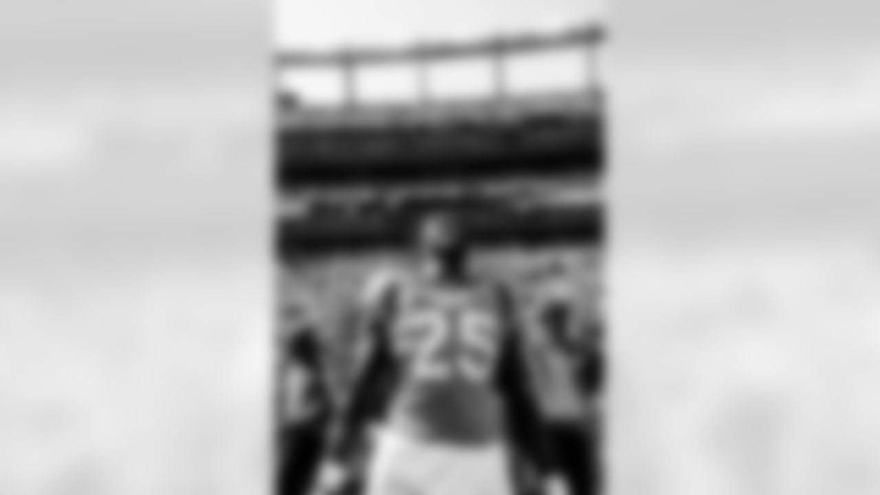 Melvin Gordon III before the Broncos' Week 3 game against the New York Jets at Empower Field at Mile High in Denver, Colorado on September 26, 2021. (Photo by Sam Weaver)