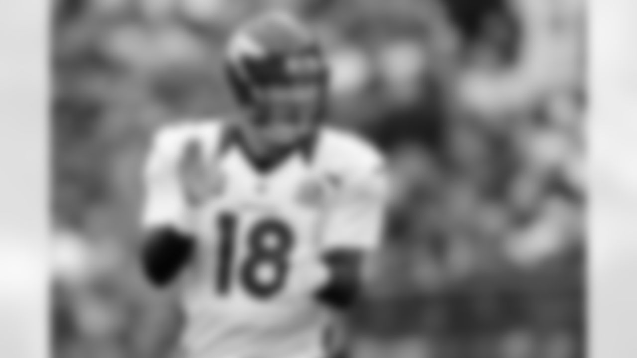 Manning encourages his teammates.