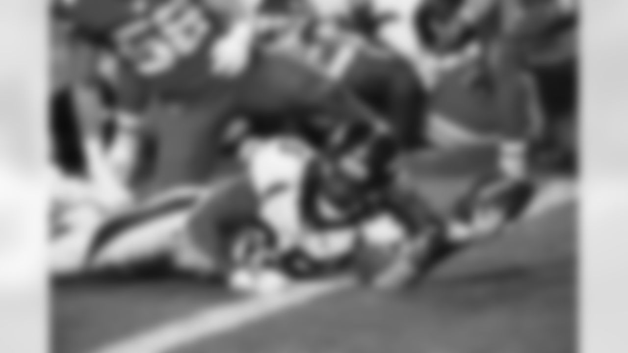 Denver Broncos running back Melvin Gordon III (25) during the NFL game against the Kansas City Chiefs at Arrowhead Stadium in Kansas City, Missouri, December 06, 2020.
Photo by David Dermer