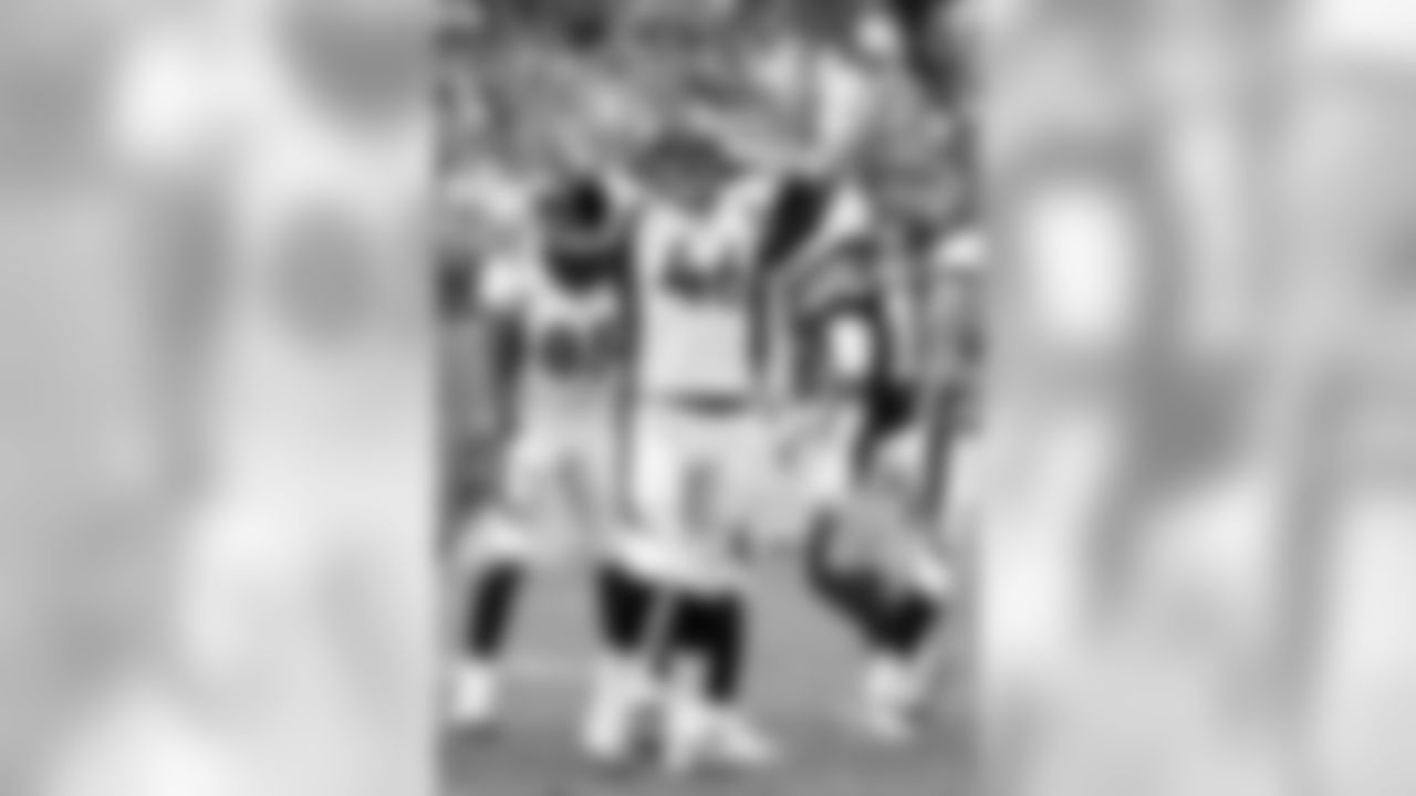 long snapper Aaron Brewer (46)