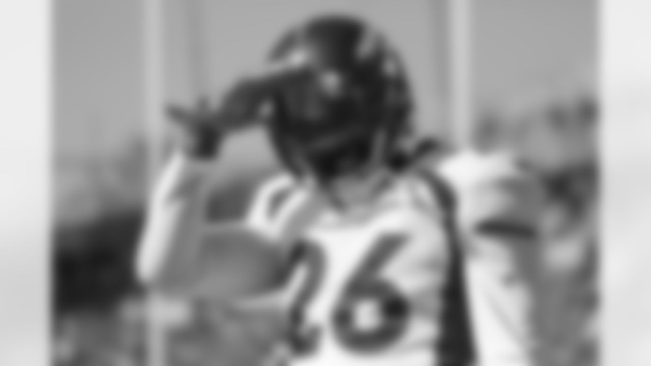 Darian Stewart gives a salute during pregame warmups before the Broncos' Week 11 game against the Los Angeles Chargers at StubHub Center on November 18, 2018.