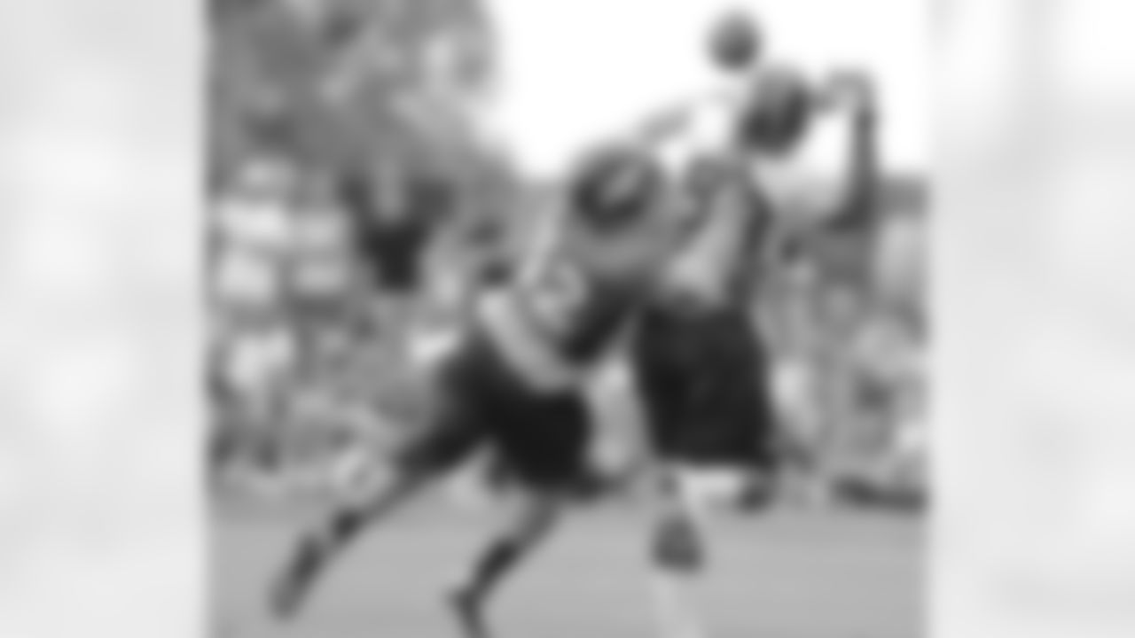 Carter breaks up a pass intended for Demaryius Thomas.