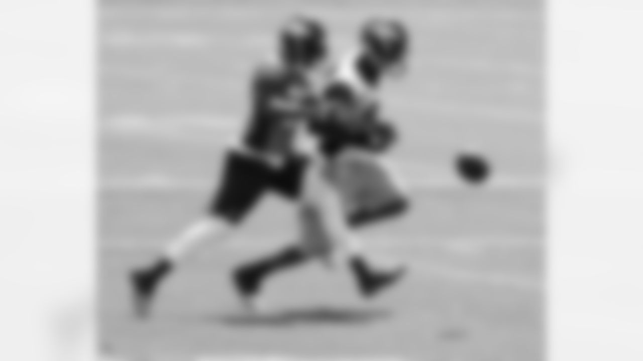 Ihenacho breaks up a pass intended for Demaryius Thomas