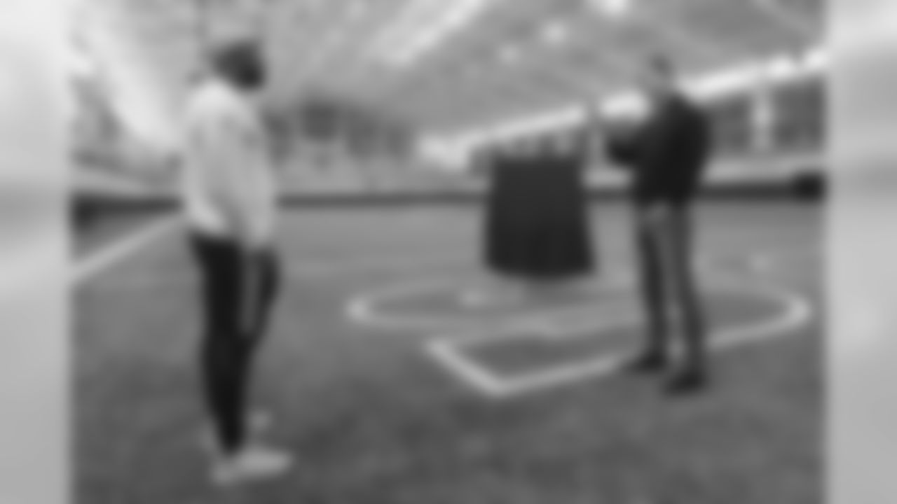 Peyton Manning and Von Miller's family surprise Miller to announce he's the Broncos' nominee for the 2018 Walter Payton NFL Man of the Year award. Manning won the Walter Payton NFL Man of the Year award in 2005.