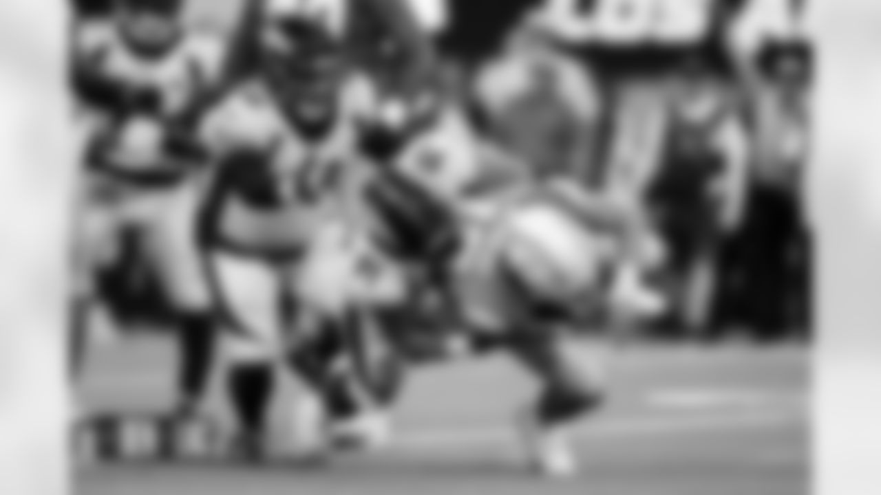 Matt Henningsen during the Denver Broncos' Week 6 game against the Los Angeles Chargers at SoFi Stadium in Inglewood, California on October 17, 2022. (Photo by Joshua Gateley)
