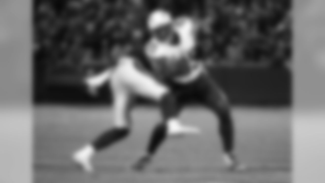 2015 stats: 56 rec., 630 rec. yards (11.3 per rec.), 5 rec. TD
Career stats: 844 rec., 10,644 rec. yards (12.6 per rec.), 104 rec. TD, 13 NFL seasons