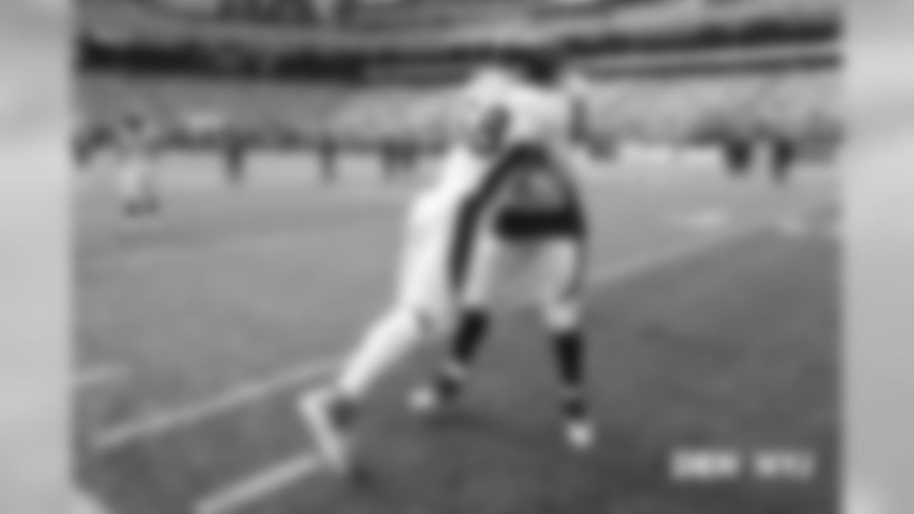 Von Miller warms up before the NFL game against the New York Jets at MetLife Stadium in East Rutherford, New Jersey, October 07, 2018.
Photo by Gabriel Christus