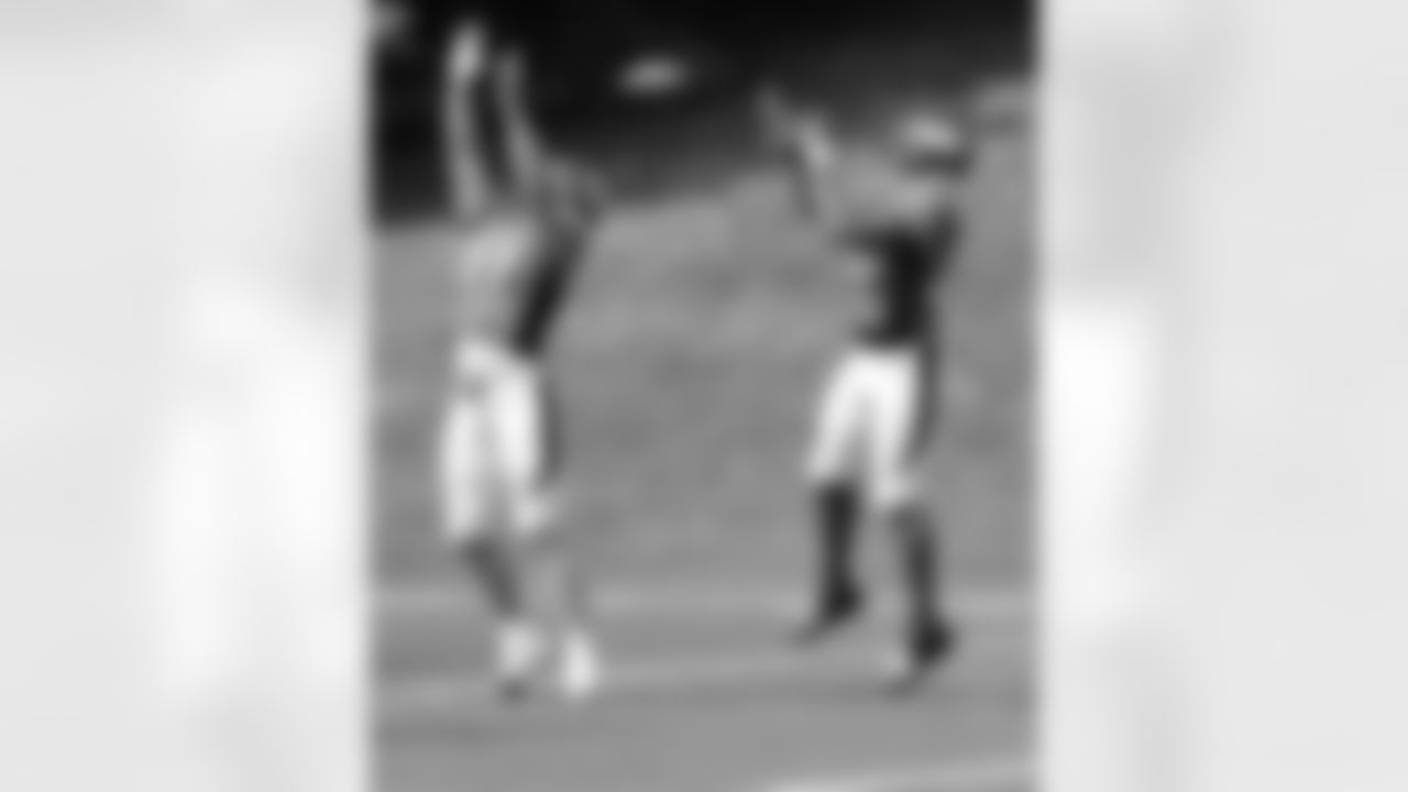 TE Virgil Green catches a pass.
