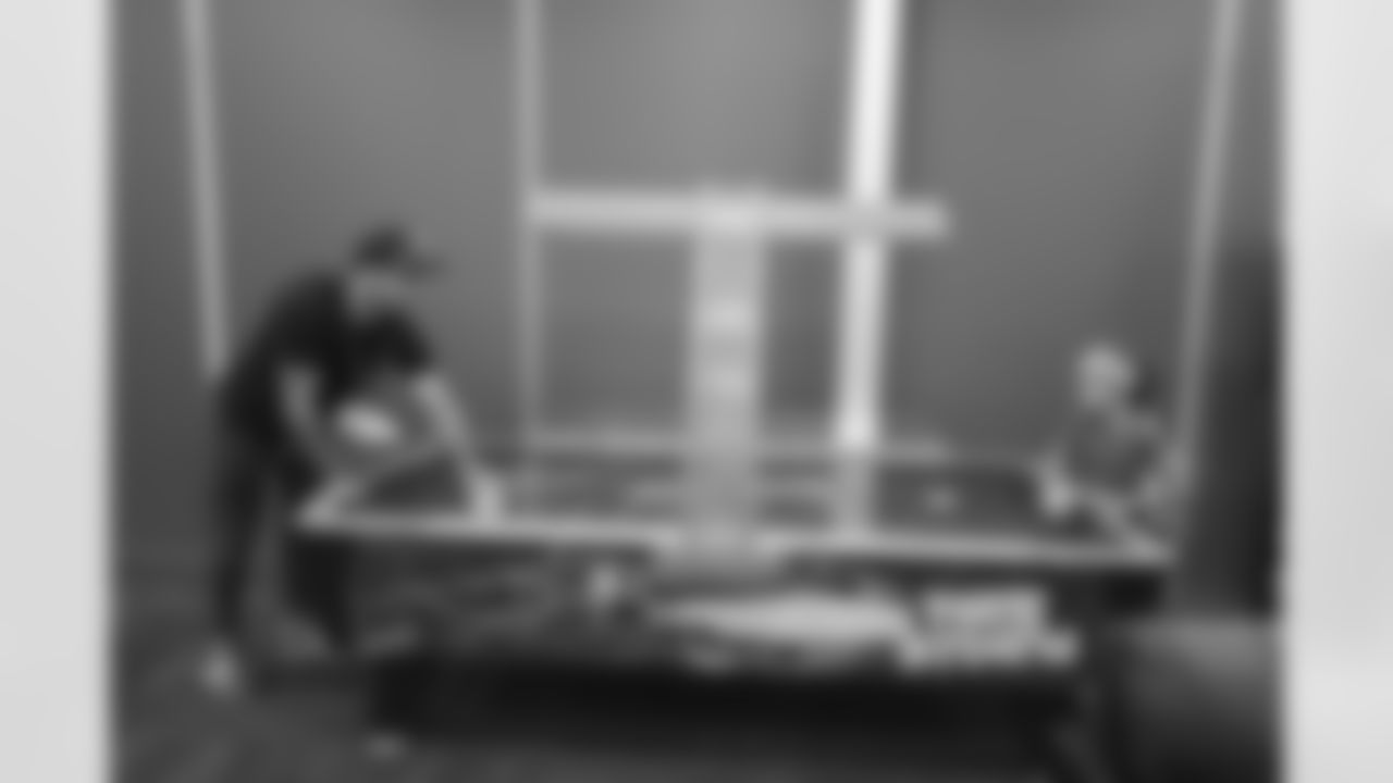 Eric Decker plays air hockey with his daughter during a visit to UCHealth Training Center on Thursday, September 8, 2022.
Photo by Gabriel Christus/Denver Broncos